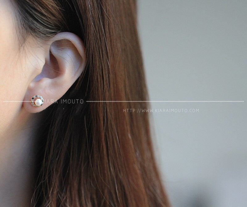 9K Gold Freshwater Pearl Curved Elegant Japanese Korean Style Beauty Stud Earrings, Surround by Hearts and Lots of Love