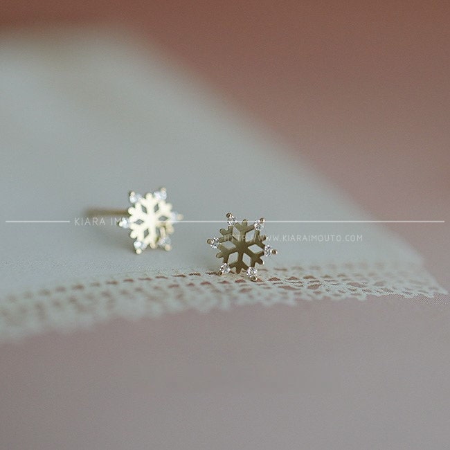 Christmas Snowflakes Earrings, Crystal Snowflake Stud Earrings, 9k Yellow Gold Zircon Diamond, Small Snowflakes, Cubic Zirconia Earrings