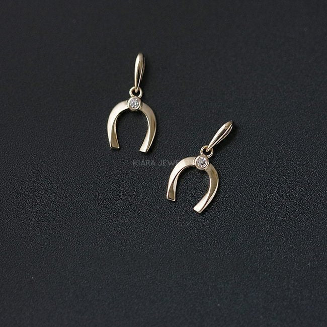 Simple Horseshoe Pendant with Zircon Solitaire, Equestrian Charm with Bevel-Set Gemstone, Good Luck Jewelry for Men and Women in 9k Gold