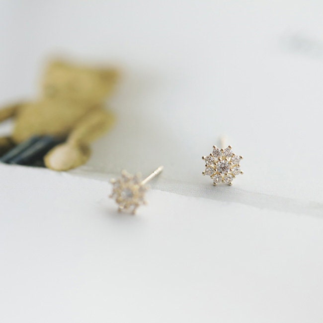 Snowflake Gold Stud Earrings, Made From Pure 9kt Gold and Cubic Zirconia, Jewelry For Women, Studs For Men, Studs Diamond Earrings, Diamond