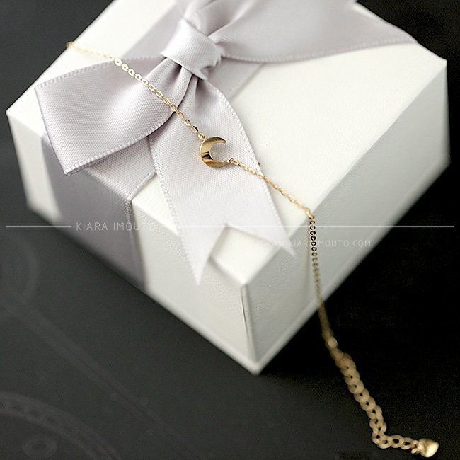 Slender Moon Bracelet, 14k Gold Minimalist Bracelet, Korean-Style Friendship Bracelet, Beautiful Fine Jewelry for Her, Crescent Moon
